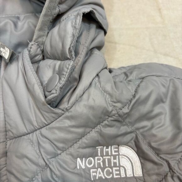 The North Face Girls Thermoball Eco Hoodie Jacket Grey Size Small 7/8 - Picture 7 of 10